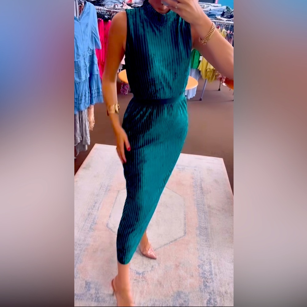 BCBG MAXAZRIA Green Dress. High neck,Mid-calf length. Tags on/never worn